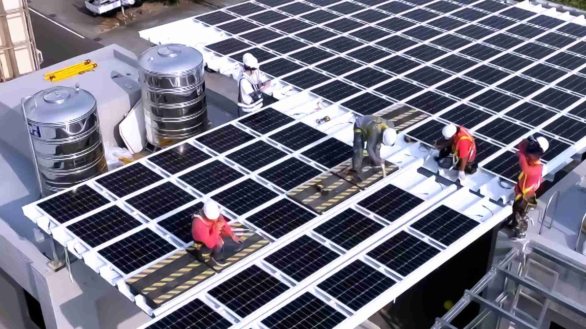 william威廉中文官网着力于替代能源之技术研发，，，如光电浪板的相关制程、、、、设备与产品，，其中所开发之光电整合型浪板，，，减少传统金属支架安装，，，更提升耐候度，，，，可广泛运用于多元场域，，并辅助建筑达到净零碳排目标